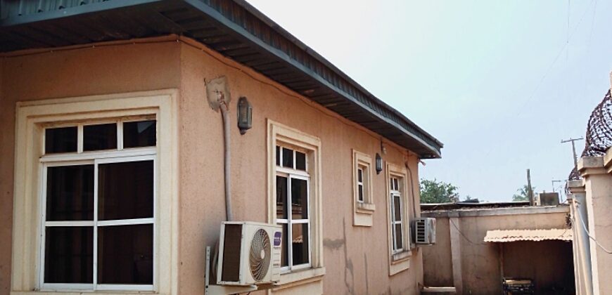 Property at 30 Gaius Idubor Street off Gapiona road GRA Benin City Edo State Property at 30 Gaius Idubor Street off Gapiona road GRA Benin City Edo State